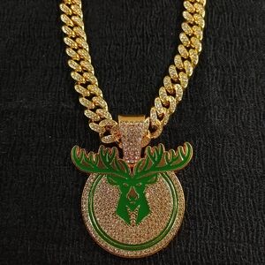 NBA Milwaukee Bucks 18 Inch Necklace Pendant Chain Link Basketball Jewelry